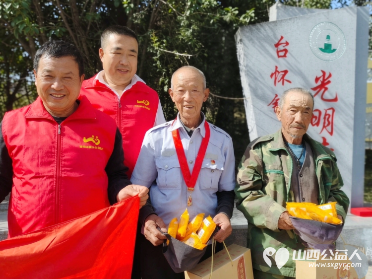 月圆中秋送温情----忻州市爱心公益协会赴台怀镇走进6个村庄开展中秋慰问活动为五保户低保户老党员困难家庭送上月饼与节日祝福传递社会温情 - 第2张
