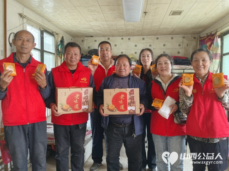 月圆中秋送温情----忻州市爱心公益协会赴台怀镇走进6个村庄开展中秋慰问活动为五保户低保户老党员困难家庭送上月饼与节日祝福传递社会温情 - 第7张