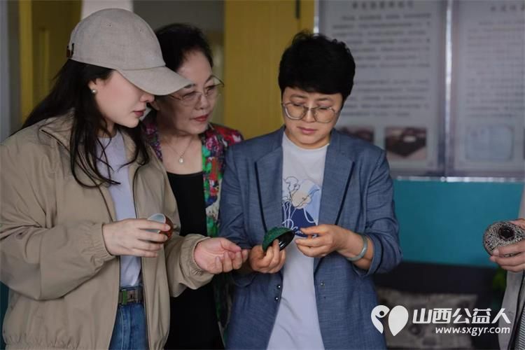 孤独症孩子的热爱值得被世界认真对待----山西省当代美术馆珍视孩子们的作品走进太原市灵星社区服务中心连续三年帮扶资助感恩遇见真正的伯乐 - 第7张 - 山西公益人 孤独症孩子的热爱值得被世界认真对待----山西省当代美术馆珍视孩子们的作品走进太原市灵星社区服务中心连续三年帮扶资助感恩遇见真正的伯乐 - 第7张