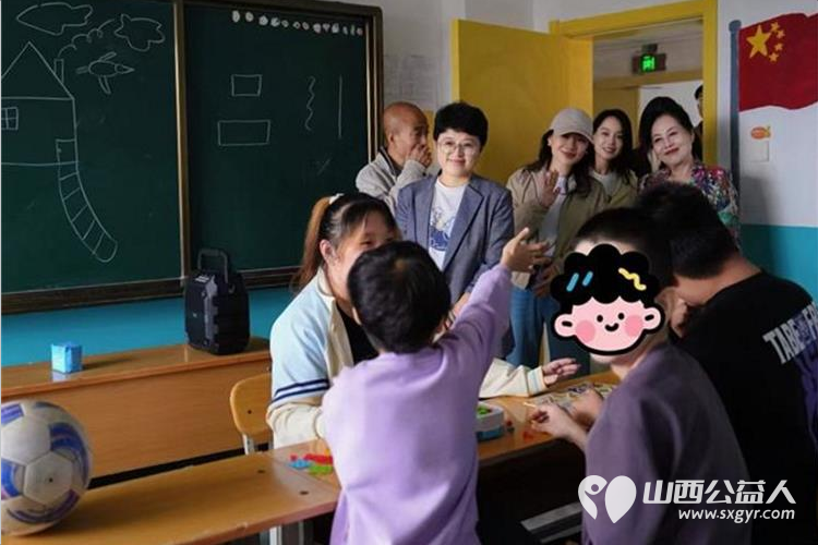 孤独症孩子的热爱值得被世界认真对待----山西省当代美术馆珍视孩子们的作品走进太原市灵星社区服务中心连续三年帮扶资助感恩遇见真正的伯乐 - 第4张 - 山西公益人 孤独症孩子的热爱值得被世界认真对待----山西省当代美术馆珍视孩子们的作品走进太原市灵星社区服务中心连续三年帮扶资助感恩遇见真正的伯乐 - 第4张