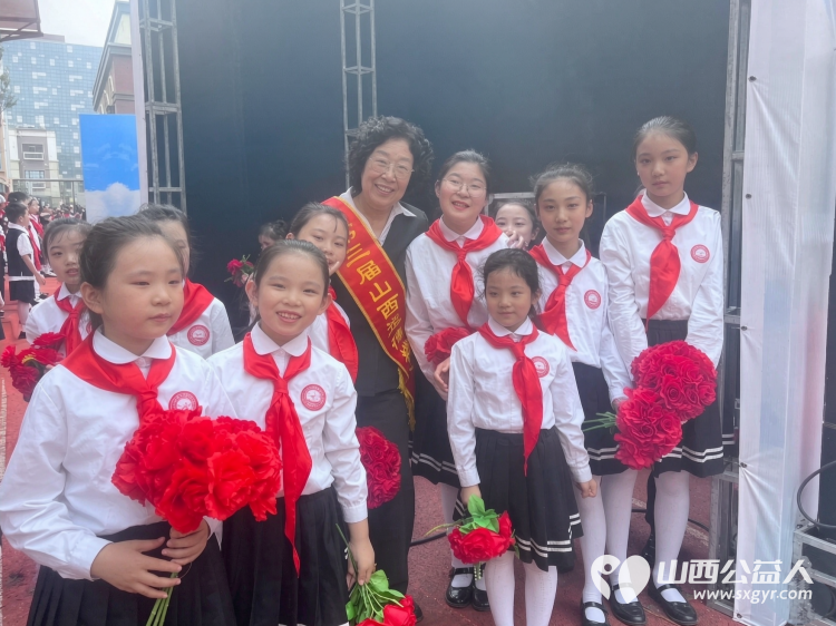 全国劳动模范李学花应邀在五一路小学畗力城分校参加了由太原市文明办主办的少年承新火童声致山河主题活动 - 第7张
