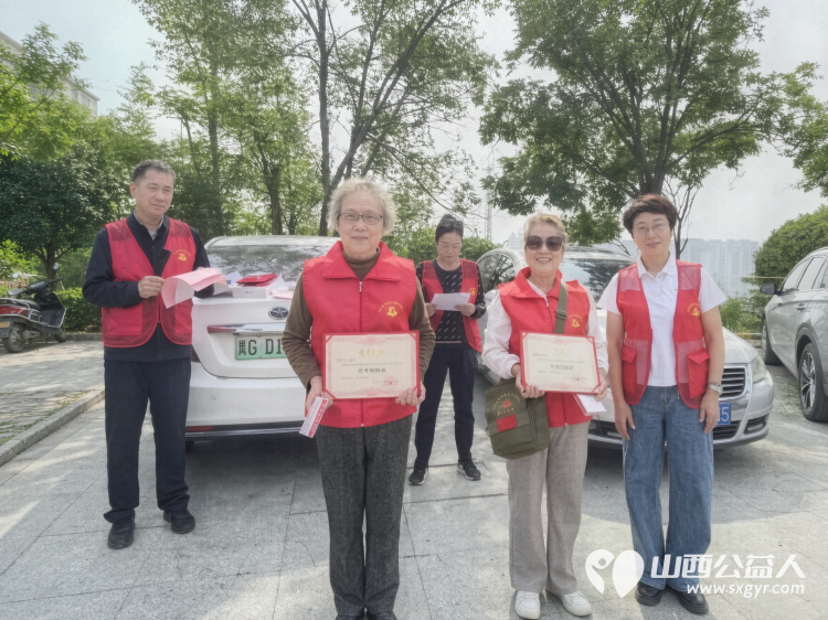 垃圾不落地雷锋伴我行----山西省学雷锋志愿服务总队和太原市维护企业合法权益联合会开展垃圾不落地城市更美丽文明实践志愿服务活动清洁城市环境传承奉献精神 - 第6张 - 山西公益人 垃圾不落地雷锋伴我行----山西省学雷锋志愿服务总队和太原市维护企业合法权益联合会开展垃圾不落地城市更美丽文明实践志愿服务活动清洁城市环境传承奉献精神 - 第6张