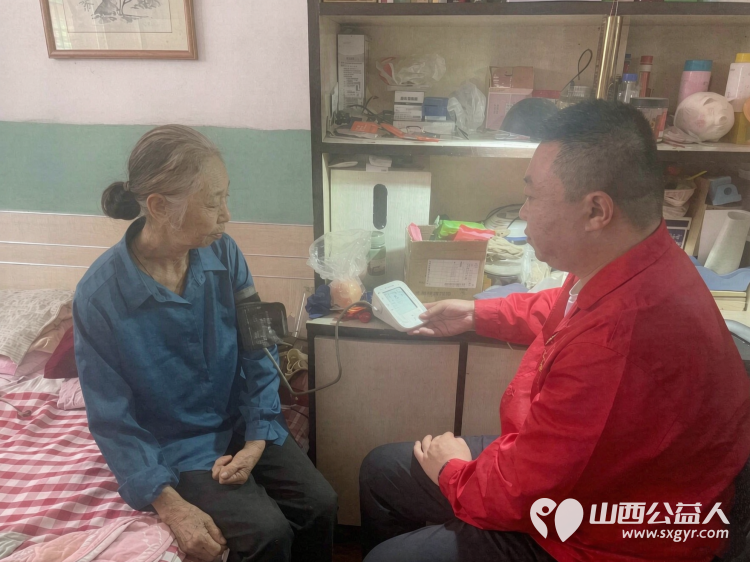 同庆中秋温情走访暖人心----太原市煤机社区比家美养老服务中心与黄陵街办、煤机社区联动关爱失独家庭为老人送上米面等生活物资以及慰问金切实缓解生活所需 - 第7张
