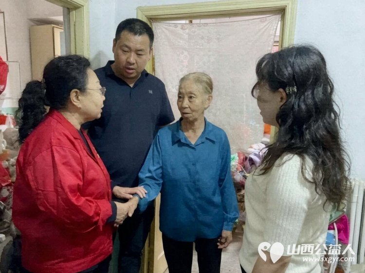 同庆中秋温情走访暖人心----太原市煤机社区比家美养老服务中心与黄陵街办、煤机社区联动关爱失独家庭为老人送上米面等生活物资以及慰问金切实缓解生活所需 - 第4张