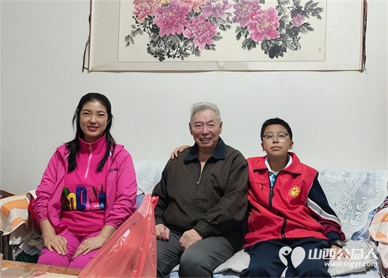 情暖中秋守初心志愿服务暖夕阳----太原市烛光志愿服务中心联合杏花岭区新联会中介和社会组织委员会组织一对一结对志愿者开展中秋入户慰问活动细心询问老人身体起居耐心倾听心声叮嘱老人添衣保暖平安过节 - 第2张