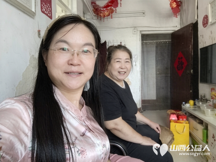 情暖中秋守初心志愿服务暖夕阳----太原市烛光志愿服务中心联合杏花岭区新联会中介和社会组织委员会组织一对一结对志愿者开展中秋入户慰问活动细心询问老人身体起居耐心倾听心声叮嘱老人添衣保暖平安过节 - 第6张