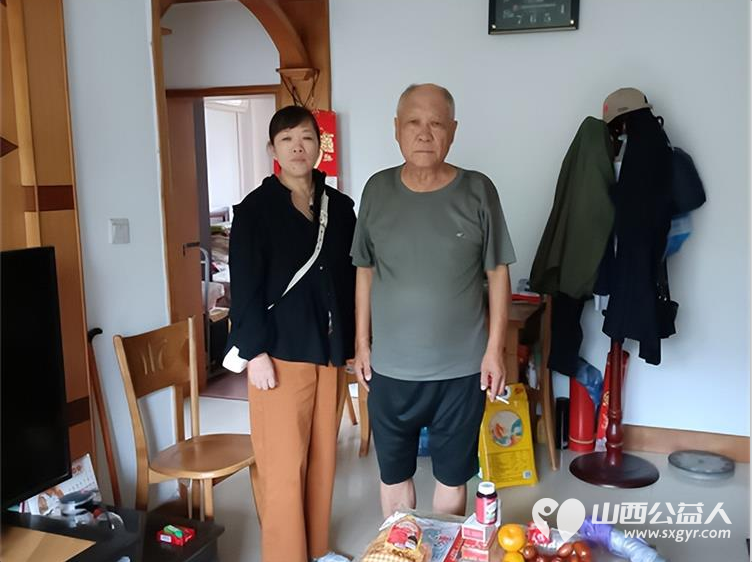 情暖中秋守初心志愿服务暖夕阳----太原市烛光志愿服务中心联合杏花岭区新联会中介和社会组织委员会组织一对一结对志愿者开展中秋入户慰问活动细心询问老人身体起居耐心倾听心声叮嘱老人添衣保暖平安过节 - 第3张