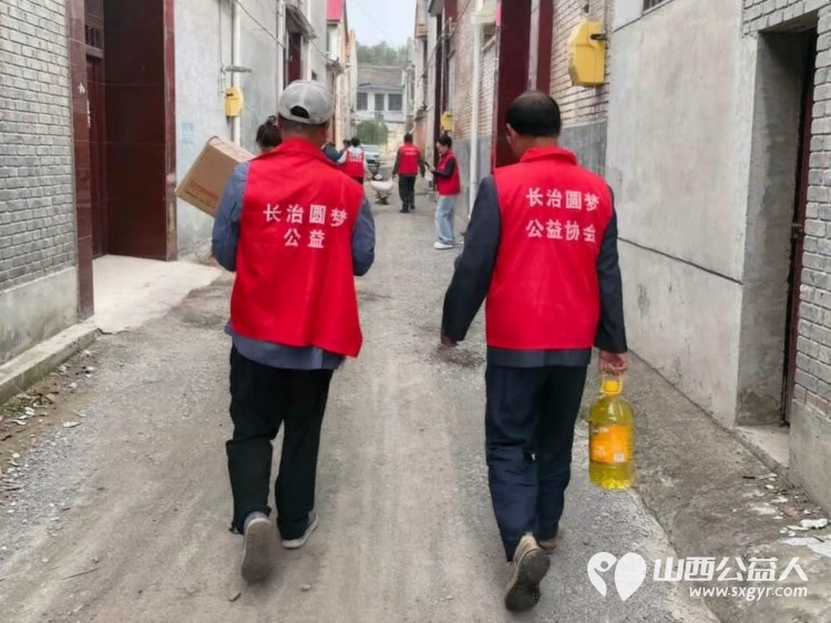 金秋送爽丹桂飘香公益行----长治圆梦公益组织志愿者奔赴长子县南漳镇酒村开展爱心帮扶公益活动为村里9户困难家庭送去米面油以及中秋月饼等物资把关怀与节日的温情送到困难群众家中 - 第19张