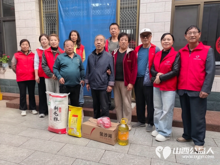 金秋送爽丹桂飘香公益行----长治圆梦公益组织志愿者奔赴长子县南漳镇酒村开展爱心帮扶公益活动为村里9户困难家庭送去米面油以及中秋月饼等物资把关怀与节日的温情送到困难群众家中 - 第1张
