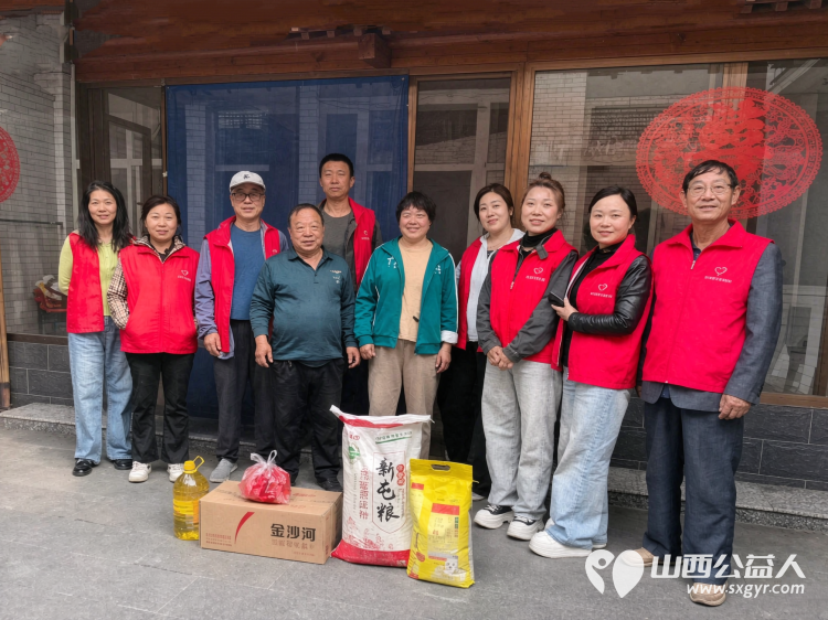 金秋送爽丹桂飘香公益行----长治圆梦公益组织志愿者奔赴长子县南漳镇酒村开展爱心帮扶公益活动为村里9户困难家庭送去米面油以及中秋月饼等物资把关怀与节日的温情送到困难群众家中 - 第7张