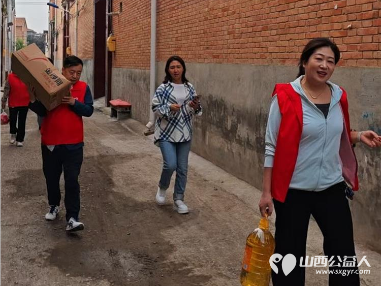金秋送爽丹桂飘香公益行----长治圆梦公益组织志愿者奔赴长子县南漳镇酒村开展爱心帮扶公益活动为村里9户困难家庭送去米面油以及中秋月饼等物资把关怀与节日的温情送到困难群众家中 - 第9张