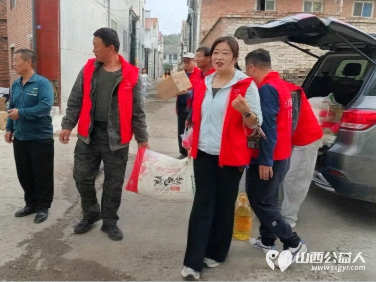 金秋送爽丹桂飘香公益行----长治圆梦公益组织志愿者奔赴长子县南漳镇酒村开展爱心帮扶公益活动为村里9户困难家庭送去米面油以及中秋月饼等物资把关怀与节日的温情送到困难群众家中 - 第12张