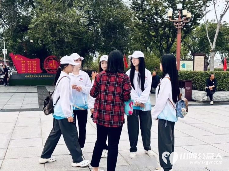 传承赋能 向新而行----盐湖区志愿者协会倾力服务第37届关公文化旅游节组织志愿者参与旅游节各项服务保障工作为这场文化盛会增添了一抹温暖的志愿红 - 第11张