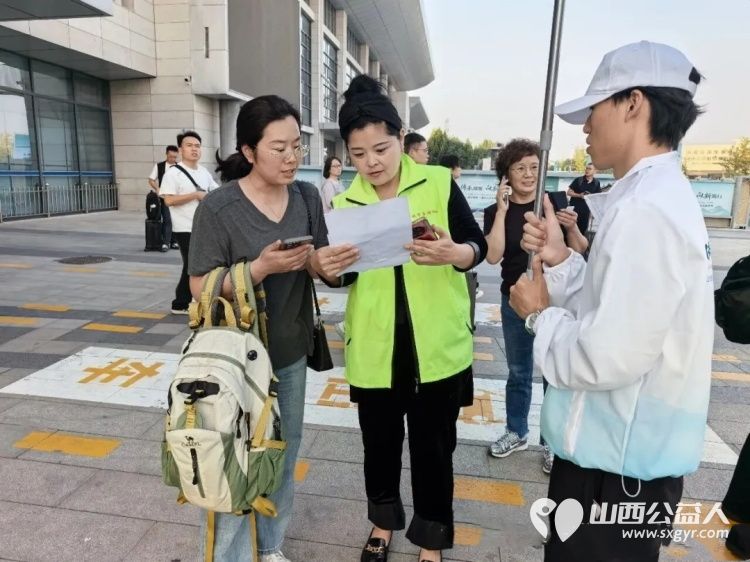 传承赋能 向新而行----盐湖区志愿者协会倾力服务第37届关公文化旅游节组织志愿者参与旅游节各项服务保障工作为这场文化盛会增添了一抹温暖的志愿红 - 第14张