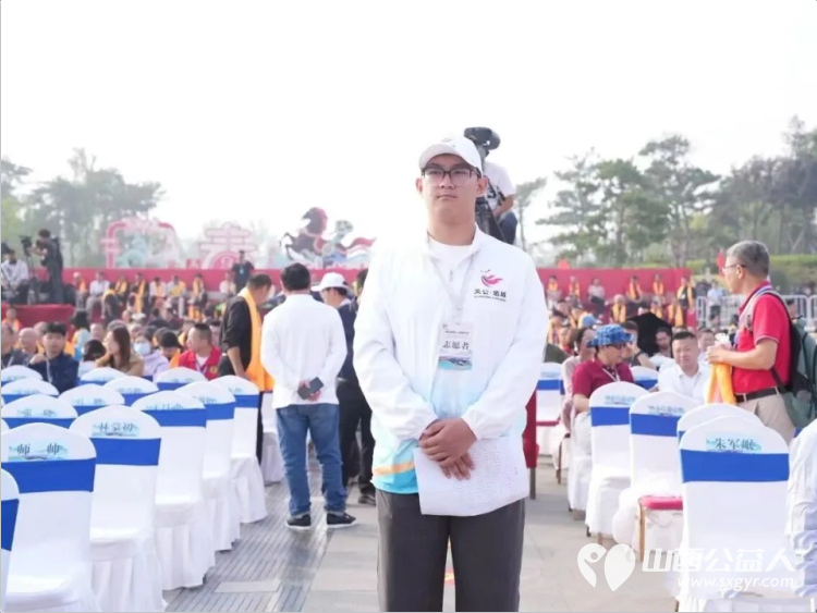 传承赋能 向新而行----盐湖区志愿者协会倾力服务第37届关公文化旅游节组织志愿者参与旅游节各项服务保障工作为这场文化盛会增添了一抹温暖的志愿红 - 第9张