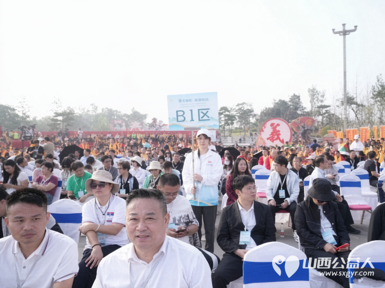 传承赋能 向新而行----盐湖区志愿者协会倾力服务第37届关公文化旅游节组织志愿者参与旅游节各项服务保障工作为这场文化盛会增添了一抹温暖的志愿红 - 第12张