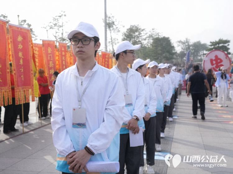 传承赋能 向新而行----盐湖区志愿者协会倾力服务第37届关公文化旅游节组织志愿者参与旅游节各项服务保障工作为这场文化盛会增添了一抹温暖的志愿红 - 第7张