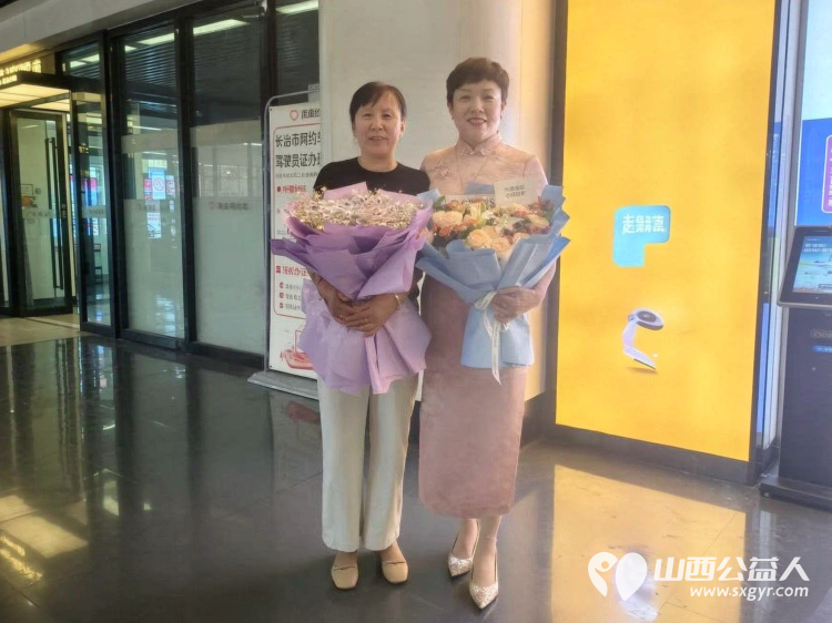 长治市小雨点公益志愿者协会携手长治市雨花斋二部中秋祝福香茶月饼藏着秋日的温柔我们向您与所有朋友送上平安圆满的美好祝福 - 第1张