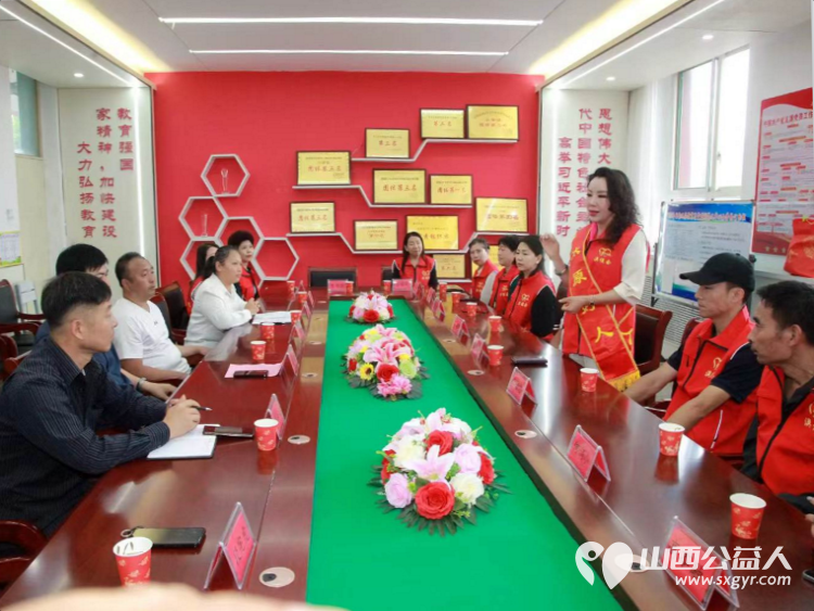 情系教育献大爱葡萄飘香暖校园----澳门会芳国际贸易促进会走进太原市清徐集义中心小学开展公益捐赠活动为学校40多位在岗教师送上品质优良的葡萄为校园增添了浓浓的温情 - 第6张 - 山西公益人 情系教育献大爱葡萄飘香暖校园----澳门会芳国际贸易促进会走进太原市清徐集义中心小学开展公益捐赠活动为学校40多位在岗教师送上品质优良的葡萄为校园增添了浓浓的温情 - 第6张