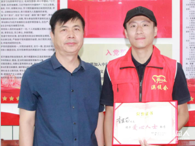 情系教育献大爱葡萄飘香暖校园----澳门会芳国际贸易促进会走进太原市清徐集义中心小学开展公益捐赠活动为学校40多位在岗教师送上品质优良的葡萄为校园增添了浓浓的温情 - 第16张 - 山西公益人 情系教育献大爱葡萄飘香暖校园----澳门会芳国际贸易促进会走进太原市清徐集义中心小学开展公益捐赠活动为学校40多位在岗教师送上品质优良的葡萄为校园增添了浓浓的温情 - 第16张