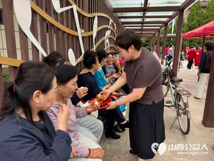 武乡县太东社区举办家国同圆喜乐邻里迎中秋庆国庆双节文艺汇演活动进一步凝聚邻里情谊营造文明向上共建共享的和谐太东新风尚全力打造温馨和谐幸福和美家园 - 第20张