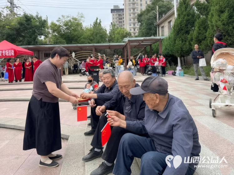 武乡县太东社区举办家国同圆喜乐邻里迎中秋庆国庆双节文艺汇演活动进一步凝聚邻里情谊营造文明向上共建共享的和谐太东新风尚全力打造温馨和谐幸福和美家园 - 第17张