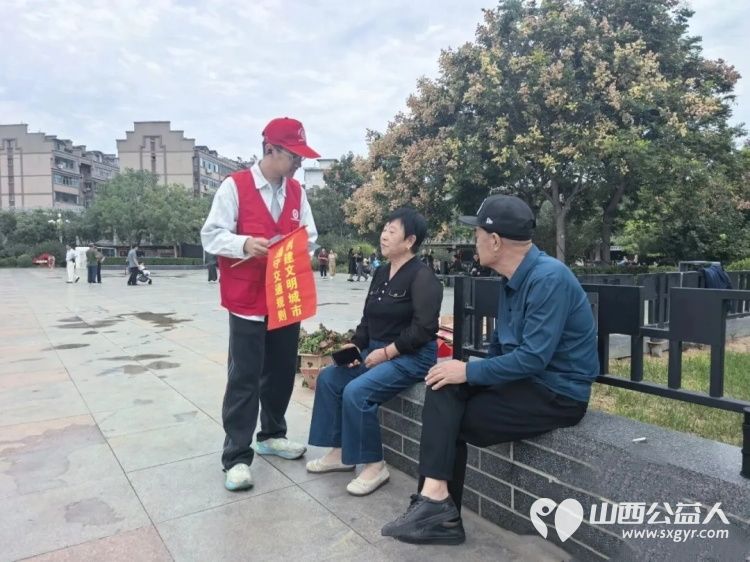 月圆中秋守平安志愿护航文明路----临汾市文明交通志愿者协会的志愿者们主动放弃团圆时光坚守岗位履职尽责用志愿力量守护市民出行平安 - 第6张