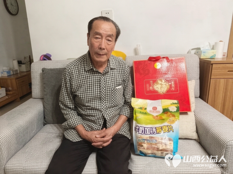 幸福敲门温暖到家----晋城市为老服务协会联合多方志愿力量联动开展中秋敬老慰问活动深入村居社区入户走访困难老人高龄老人老年志愿者看望陪伴捐助物资把节日关怀送到老人身边 - 第12张 - 山西公益人 幸福敲门温暖到家----晋城市为老服务协会联合多方志愿力量联动开展中秋敬老慰问活动深入村居社区入户走访困难老人高龄老人老年志愿者看望陪伴捐助物资把节日关怀送到老人身边 - 第12张