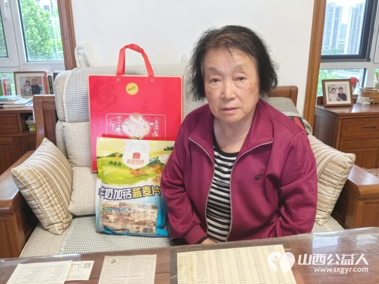 幸福敲门温暖到家----晋城市为老服务协会联合多方志愿力量联动开展中秋敬老慰问活动深入村居社区入户走访困难老人高龄老人老年志愿者看望陪伴捐助物资把节日关怀送到老人身边 - 第13张 - 山西公益人 幸福敲门温暖到家----晋城市为老服务协会联合多方志愿力量联动开展中秋敬老慰问活动深入村居社区入户走访困难老人高龄老人老年志愿者看望陪伴捐助物资把节日关怀送到老人身边 - 第13张