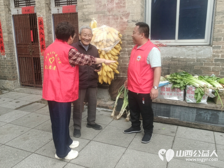 幸福敲门温暖到家----晋城市为老服务协会联合多方志愿力量联动开展中秋敬老慰问活动深入村居社区入户走访困难老人高龄老人老年志愿者看望陪伴捐助物资把节日关怀送到老人身边 - 第8张 - 山西公益人 幸福敲门温暖到家----晋城市为老服务协会联合多方志愿力量联动开展中秋敬老慰问活动深入村居社区入户走访困难老人高龄老人老年志愿者看望陪伴捐助物资把节日关怀送到老人身边 - 第8张
