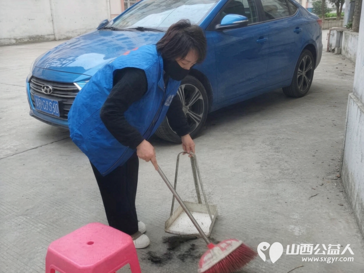 爱滋润人心----长治市小雨点公益志愿者协会八名志愿者如约而至来到了雨花斋二部为那里的老人们义务帮厨义务理发 - 第3张 - 山西公益人 爱滋润人心----长治市小雨点公益志愿者协会八名志愿者如约而至来到了雨花斋二部为那里的老人们义务帮厨义务理发 - 第3张