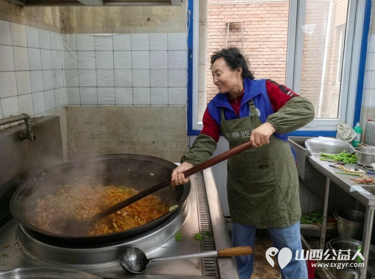 爱滋润人心----长治市小雨点公益志愿者协会八名志愿者如约而至来到了雨花斋二部为那里的老人们义务帮厨义务理发 - 第14张 - 山西公益人 爱滋润人心----长治市小雨点公益志愿者协会八名志愿者如约而至来到了雨花斋二部为那里的老人们义务帮厨义务理发 - 第14张