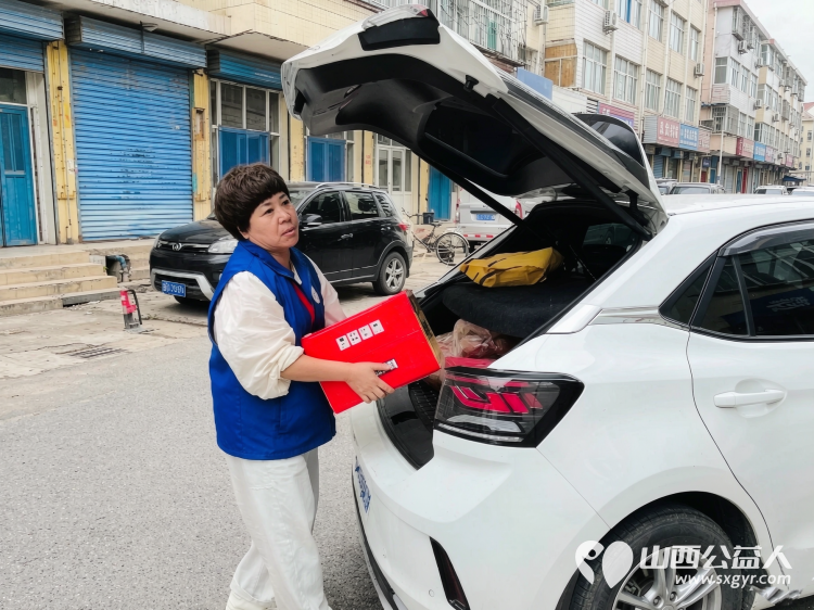 爱滋润人心----长治市小雨点公益志愿者协会八名志愿者如约而至来到了雨花斋二部为那里的老人们义务帮厨义务理发 - 第15张 - 山西公益人 爱滋润人心----长治市小雨点公益志愿者协会八名志愿者如约而至来到了雨花斋二部为那里的老人们义务帮厨义务理发 - 第15张