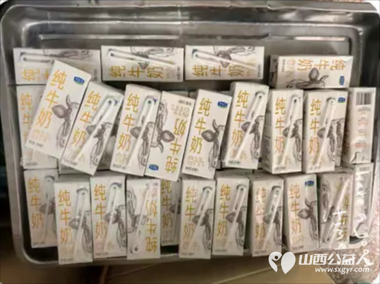 爱滋润人心----长治市小雨点公益志愿者协会八名志愿者如约而至来到了雨花斋二部为那里的老人们义务帮厨义务理发 - 第26张 - 山西公益人 爱滋润人心----长治市小雨点公益志愿者协会八名志愿者如约而至来到了雨花斋二部为那里的老人们义务帮厨义务理发 - 第26张
