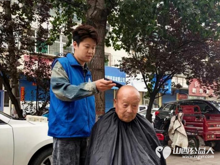爱滋润人心----长治市小雨点公益志愿者协会八名志愿者如约而至来到了雨花斋二部为那里的老人们义务帮厨义务理发 - 第5张 - 山西公益人 爱滋润人心----长治市小雨点公益志愿者协会八名志愿者如约而至来到了雨花斋二部为那里的老人们义务帮厨义务理发 - 第5张