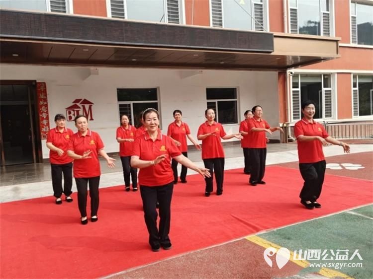 月满中秋情暖夕阳 | 比家美养老连锁机构两大院区近日同步举办中秋联欢活动全院职工长者及爱心嘉宾欢聚一堂节目精彩纷呈现场欢声笑语不断让每位长者都能安享喜乐晚年 - 第5张 - 山西公益人 月满中秋情暖夕阳 | 比家美养老连锁机构两大院区近日同步举办中秋联欢活动全院职工长者及爱心嘉宾欢聚一堂节目精彩纷呈现场欢声笑语不断让每位长者都能安享喜乐晚年 - 第5张