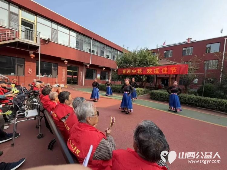 月满中秋情暖夕阳 | 比家美养老连锁机构两大院区近日同步举办中秋联欢活动全院职工长者及爱心嘉宾欢聚一堂节目精彩纷呈现场欢声笑语不断让每位长者都能安享喜乐晚年 - 第14张 - 山西公益人 月满中秋情暖夕阳 | 比家美养老连锁机构两大院区近日同步举办中秋联欢活动全院职工长者及爱心嘉宾欢聚一堂节目精彩纷呈现场欢声笑语不断让每位长者都能安享喜乐晚年 - 第14张