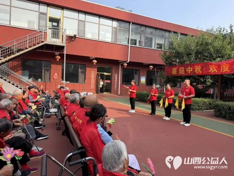 月满中秋情暖夕阳 | 比家美养老连锁机构两大院区近日同步举办中秋联欢活动全院职工长者及爱心嘉宾欢聚一堂节目精彩纷呈现场欢声笑语不断让每位长者都能安享喜乐晚年 - 第12张 - 山西公益人 月满中秋情暖夕阳 | 比家美养老连锁机构两大院区近日同步举办中秋联欢活动全院职工长者及爱心嘉宾欢聚一堂节目精彩纷呈现场欢声笑语不断让每位长者都能安享喜乐晚年 - 第12张