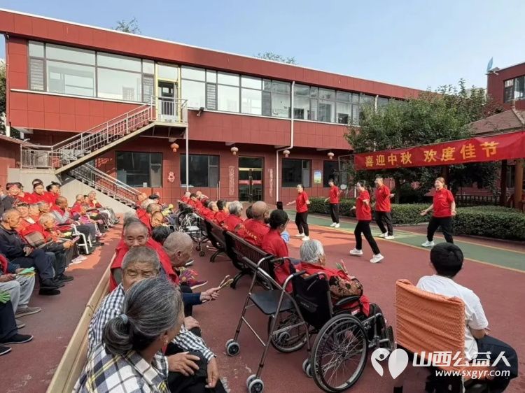 月满中秋情暖夕阳 | 比家美养老连锁机构两大院区近日同步举办中秋联欢活动全院职工长者及爱心嘉宾欢聚一堂节目精彩纷呈现场欢声笑语不断让每位长者都能安享喜乐晚年 - 第11张 - 山西公益人 月满中秋情暖夕阳 | 比家美养老连锁机构两大院区近日同步举办中秋联欢活动全院职工长者及爱心嘉宾欢聚一堂节目精彩纷呈现场欢声笑语不断让每位长者都能安享喜乐晚年 - 第11张