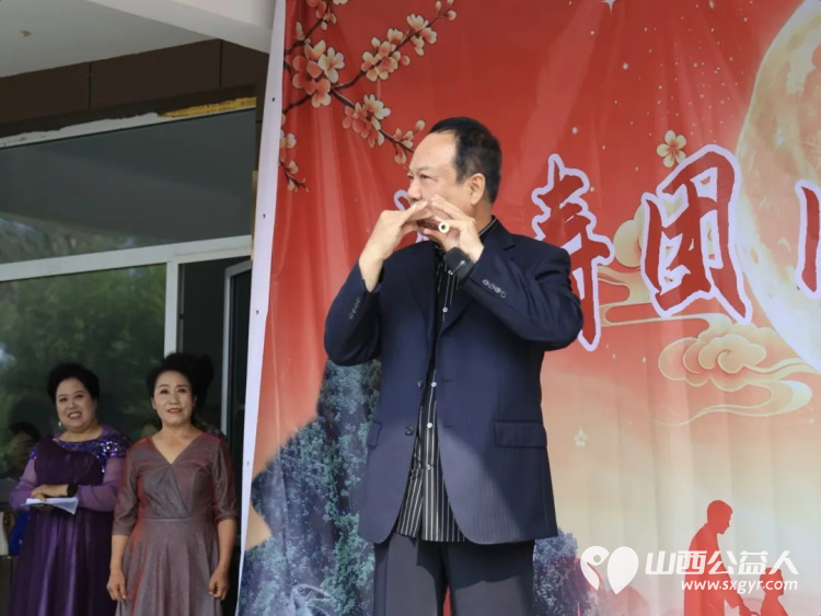 双节送温情歌声暖夕阳----忻州市艳平艺术学校、忻州允诚闲居装裱字画工作室、忻州增寿口腔等单位在福寿康老年公寓公益演出并向老人们捐赠发放了慰问品 - 第13张 - 山西公益人 双节送温情歌声暖夕阳----忻州市艳平艺术学校、忻州允诚闲居装裱字画工作室、忻州增寿口腔等单位在福寿康老年公寓公益演出并向老人们捐赠发放了慰问品 - 第13张