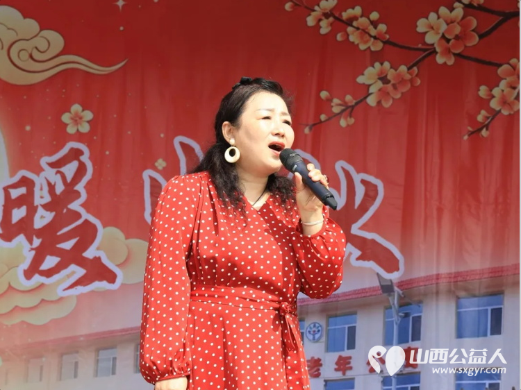 双节送温情歌声暖夕阳----忻州市艳平艺术学校、忻州允诚闲居装裱字画工作室、忻州增寿口腔等单位在福寿康老年公寓公益演出并向老人们捐赠发放了慰问品 - 第7张 - 山西公益人 双节送温情歌声暖夕阳----忻州市艳平艺术学校、忻州允诚闲居装裱字画工作室、忻州增寿口腔等单位在福寿康老年公寓公益演出并向老人们捐赠发放了慰问品 - 第7张