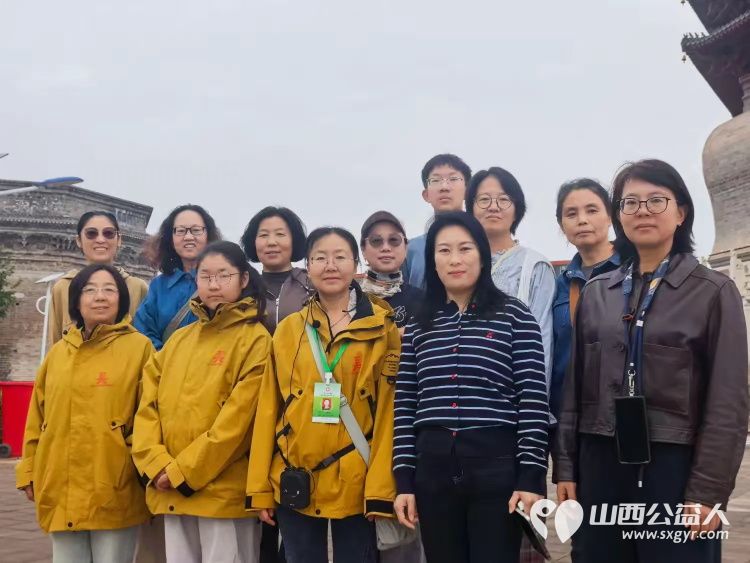 中秋节节日期间山西省长治文保志愿者服务中心组织志愿者在城隍庙多地同步开展义务讲解活动助力游客感受长治本地的历史文化魅力 - 第1张 - 山西公益人 中秋节节日期间山西省长治文保志愿者服务中心组织志愿者在城隍庙多地同步开展义务讲解活动助力游客感受长治本地的历史文化魅力 - 第1张