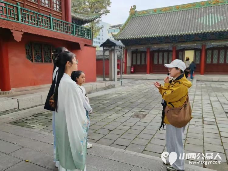 中秋节节日期间山西省长治文保志愿者服务中心组织志愿者在城隍庙多地同步开展义务讲解活动助力游客感受长治本地的历史文化魅力 - 第18张 - 山西公益人 中秋节节日期间山西省长治文保志愿者服务中心组织志愿者在城隍庙多地同步开展义务讲解活动助力游客感受长治本地的历史文化魅力 - 第18张