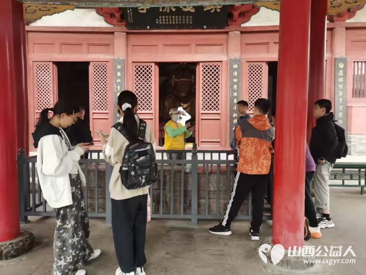 中秋节节日期间山西省长治文保志愿者服务中心组织志愿者在城隍庙多地同步开展义务讲解活动助力游客感受长治本地的历史文化魅力 - 第14张 - 山西公益人 中秋节节日期间山西省长治文保志愿者服务中心组织志愿者在城隍庙多地同步开展义务讲解活动助力游客感受长治本地的历史文化魅力 - 第14张