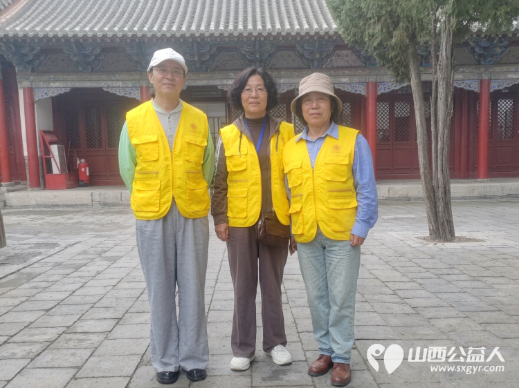 中秋节节日期间山西省长治文保志愿者服务中心组织志愿者在城隍庙多地同步开展义务讲解活动助力游客感受长治本地的历史文化魅力 - 第4张 - 山西公益人 中秋节节日期间山西省长治文保志愿者服务中心组织志愿者在城隍庙多地同步开展义务讲解活动助力游客感受长治本地的历史文化魅力 - 第4张