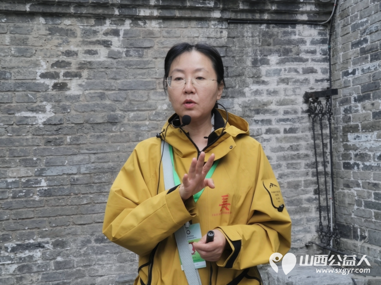 中秋节节日期间山西省长治文保志愿者服务中心组织志愿者在城隍庙多地同步开展义务讲解活动助力游客感受长治本地的历史文化魅力 - 第2张 - 山西公益人 中秋节节日期间山西省长治文保志愿者服务中心组织志愿者在城隍庙多地同步开展义务讲解活动助力游客感受长治本地的历史文化魅力 - 第2张