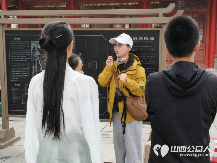 中秋节节日期间山西省长治文保志愿者服务中心组织志愿者在城隍庙多地同步开展义务讲解活动助力游客感受长治本地的历史文化魅力 - 第6张 - 山西公益人 中秋节节日期间山西省长治文保志愿者服务中心组织志愿者在城隍庙多地同步开展义务讲解活动助力游客感受长治本地的历史文化魅力 - 第6张
