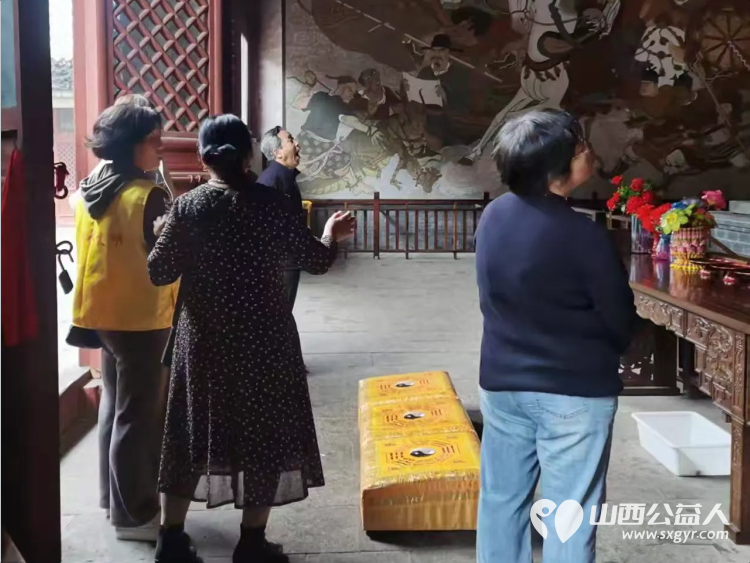 中秋节节日期间山西省长治文保志愿者服务中心组织志愿者在城隍庙多地同步开展义务讲解活动助力游客感受长治本地的历史文化魅力 - 第12张 - 山西公益人 中秋节节日期间山西省长治文保志愿者服务中心组织志愿者在城隍庙多地同步开展义务讲解活动助力游客感受长治本地的历史文化魅力 - 第12张