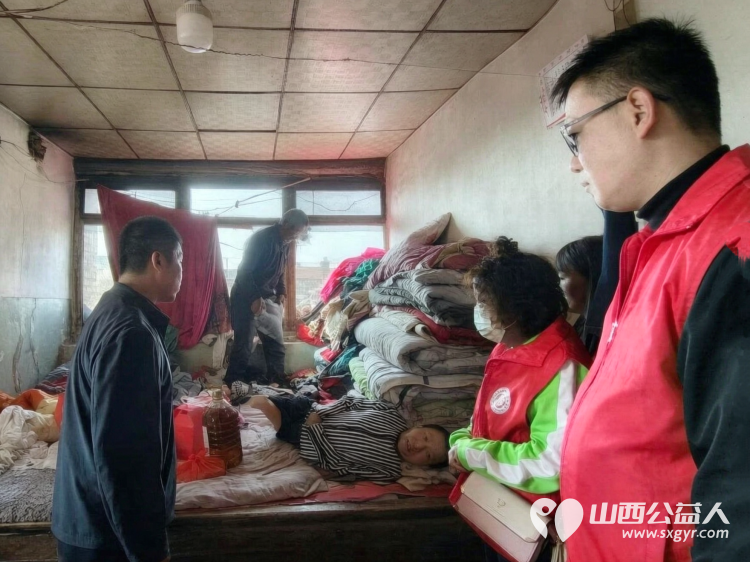 月圆中秋助残暖心志愿服务----浑源县残疾人志愿者协会走访慰问两户重度残疾人家庭为他们送去节日的祝福和关怀为两户家庭送上了大米食用油月饼鸡蛋方便面等节日慰问品 - 第2张 - 山西公益人 月圆中秋助残暖心志愿服务----浑源县残疾人志愿者协会走访慰问两户重度残疾人家庭为他们送去节日的祝福和关怀为两户家庭送上了大米食用油月饼鸡蛋方便面等节日慰问品 - 第2张
