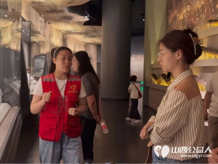 外地游客点赞临汾红马甲----临汾市志愿者为游客指引参观路线热心帮忙拍照留念为游客提供力所能及的帮助让远道而来的游客感受到回家般的温暖 - 第7张 - 山西公益人 外地游客点赞临汾红马甲----临汾市志愿者为游客指引参观路线热心帮忙拍照留念为游客提供力所能及的帮助让远道而来的游客感受到回家般的温暖 - 第7张